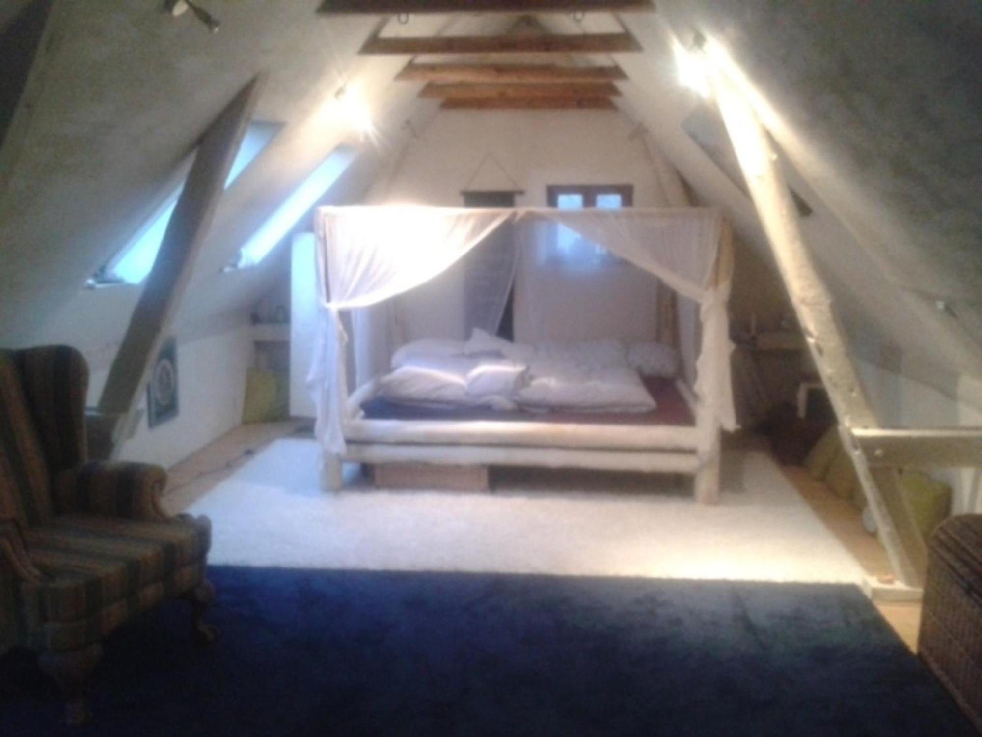 Grosse Hobbithoehle Mit Gemeinschaftsgarten Neustadt am Rübenberge Kültér fotó