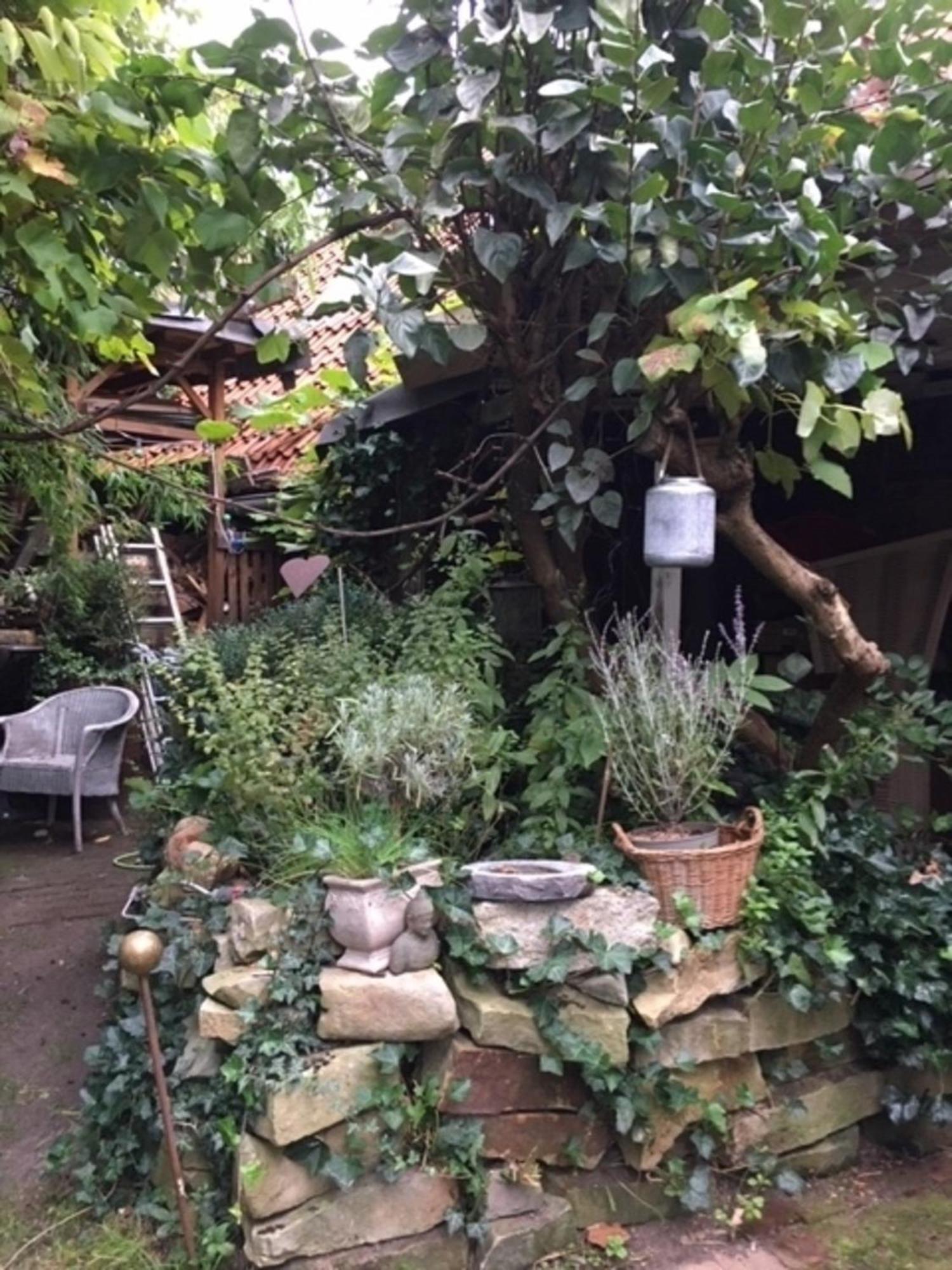 Grosse Hobbithoehle Mit Gemeinschaftsgarten Neustadt am Rübenberge Kültér fotó